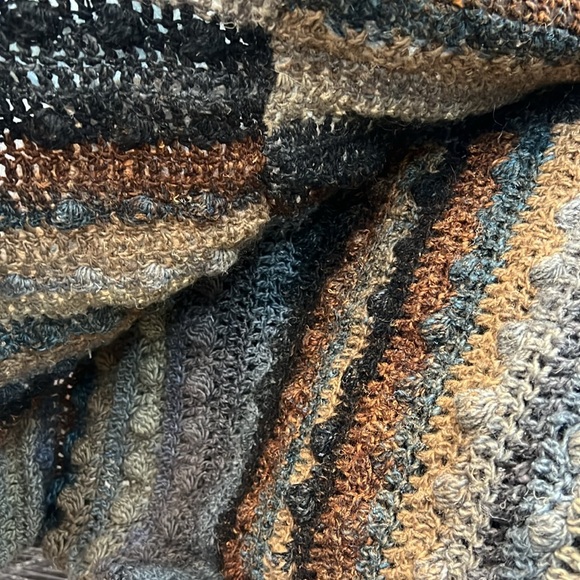 Hand crochet blanket - Picture 14 of 15